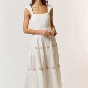 New without tags Chic White Ruffled Maxi Dress by La Lavon. Size M